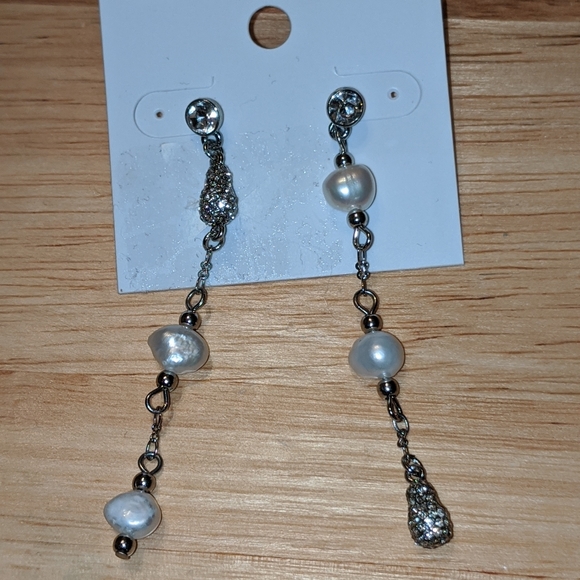 White House black market earrings - Picture 3 of 3